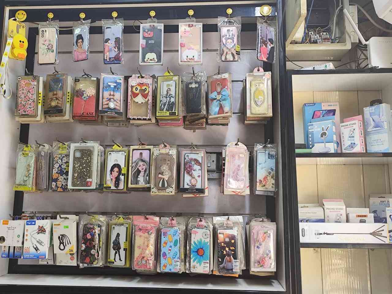 باترينات 
ورفوف تصلح لاصحاب الأسواق /,الصيدليات / الصالونات /محلات الحلاقه /للكوزمتك وغيرها 
باسعار مناسبه 
في محل معروض للبيع 
للاستفسار 
***********
واتس او تصال
