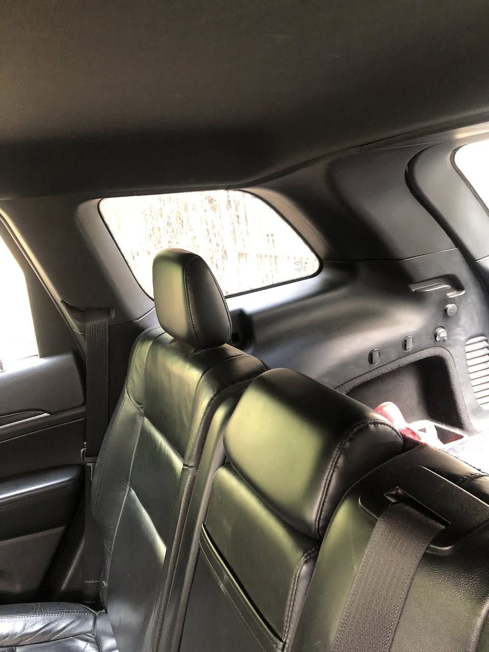 جيب شيروكي لمتد 18 ابيض بغداد وارد 3 قطع جاهزه السعر 199 وبي مجال المكان زيونه ***********
