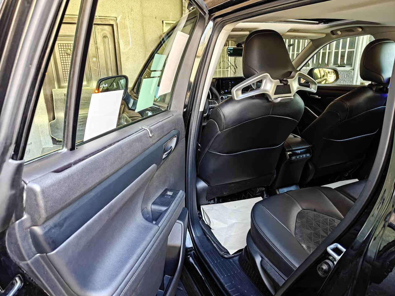 تحيه طيبه
هايلندر 2024 
هايبرد خليجي ساز 
ضمان ساري المفعول 
رقم بغداد مميز بعض الشي 
فئه البلاك اديشن 
مكفوله من جميع النواحي 
وعليه تغليف بي دي اف درجه اولى 
ماشيه 24 الف كم فقط 
المواصفات 
- بصمه
- فتحه 
- جلد مطعم 
- شاشه كامرا 
- حساسات محيطيه 
- رادار امامي 
الخ من المواصفات الستاندر 
السياره عايه سيرفس كامل قبل ايام 
فلاتر شوته وتبريد وبطاريه 
وتغير زيت المحرك 
كله بالشركه 
السعر 35000 $
للاتصال ***********
