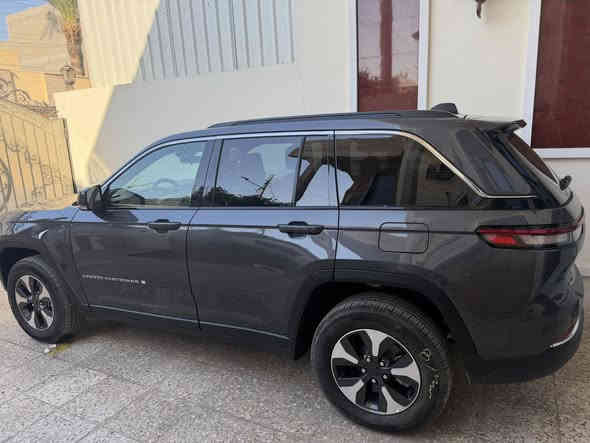 جيب كراند  شيروكي 2025
بانزين + هايبرد + شحن منزلي

المسافة المقطوعة:   الف ميل فقط  يعني زيرو

السيارة بدون حادث كلين يعني شخط ما بيهه حالهه حال الخليجي

    

🚨 فول 1/1

1.  3 شاشات

بانوراما طكتين

2. بصمة

سستم صوت Alpine

3. تشغيل عن بعد  

5. كشنات جلد

6. كشن السايق ميموري

7. كشنات كهرباء

8. صندوق كهرباء

9. حساسات خلفية

10.  3 قطع تبريد

11. اشاير بالمري

12. رادار أمامي

13. رادارات 360

14. ثلاث وضعيات قيادة

15.  نظام اختيار الباتري او بانزين

16. كير ماوس

17. نظام منحدرات

18. هيتـرات بالكشنات

19. ويل كب كروم

20. لايتات لد

21. بكلايت لد

22. كشافات

23. بصمة أبواب

فول مواصفات 1/1   

🚨المكان  بغداد البياع 

السعر:380

للاتصال ***********
