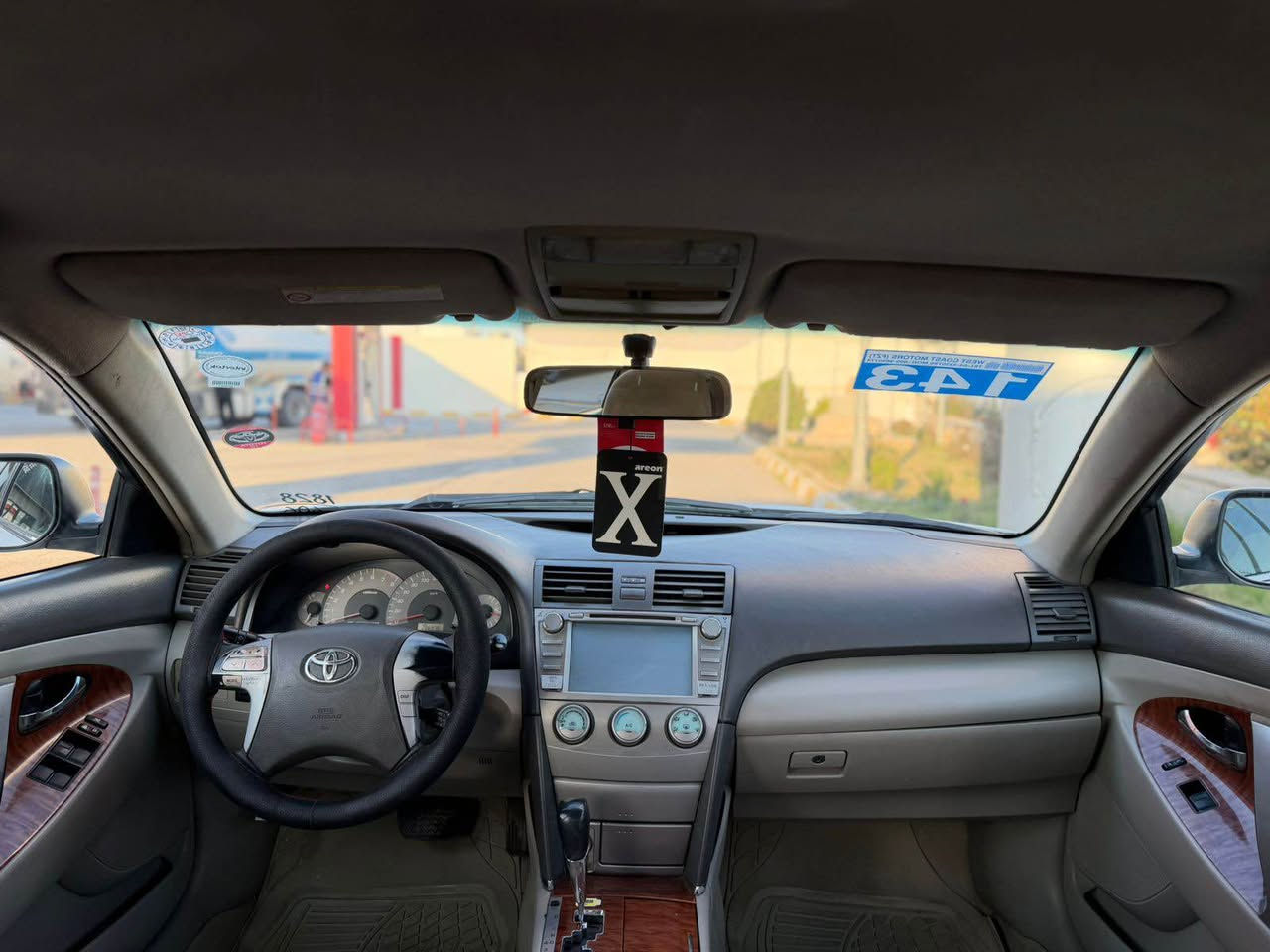 السلام عليكم للبيع فقط نقد بسعر مناسب (115) 
كامري خليجي 2008 محرك 24 محرك وكير شرط مكفول 
مواصفات GLX 
تحكم ستيرن شاشة وكامرة وحساسات سويج شخاطة كشن كهرباء داخل صاج بردة خلفي ABS بجم زينون 
تخم تايرات صدر بطارية تبريد كله شرط السيارة بدون نواقص خير من الله وبالعافية على الياخذها 
السيارة بدون صبغ مكفولة كفالة عامة 
رقم اربيل الدولي سنوية وهزة وشينكا كله جديد وبسمي تريد وكالة تحويل حاضر وبيها بطاقة بانزين 
مكاني كركوك وهذا رقمي 
*********** خابر وبخدمتك كركوك, العراق
