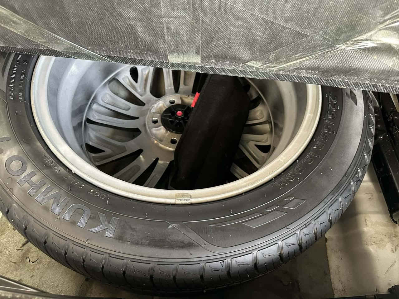 توسان 2020 شركه الكاصد 
بصمه تشغيل شاشه جبيره كشنات كهرباء 
فول تحكم ستيرن لايت زنون خمس عدسات بك لايت لد 
سايد بريك رجل مري شفط محرك 2000 دوش 
رقم جديد هزه جديده ماشيه114 كم حقيقي
مكفوله كفاله عامه
السياره بسمي تحويل ثاني يوم 
للاستفسار الاتصال ع (***********
