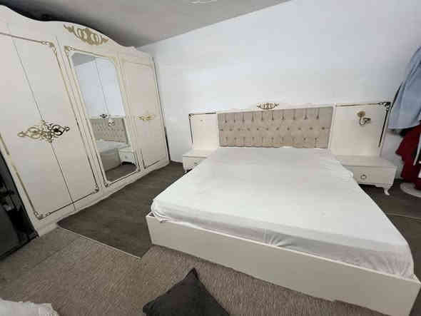 غرفه نوم ابواب شبه جديده  سعر ٤٠٠ بي مجال مكان دهوك ***********
