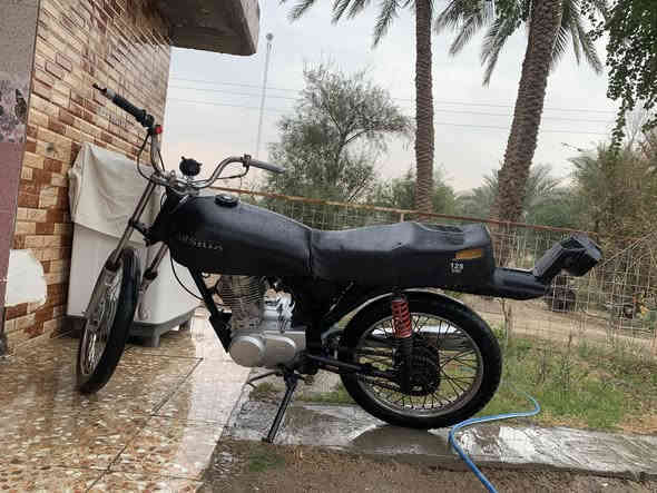 سلام عليكم👋🏾دراجه للبيع محركً نامه امتياز دراجه حلوه مرتبه السعر ٣٥٠رقمي***********🤎

