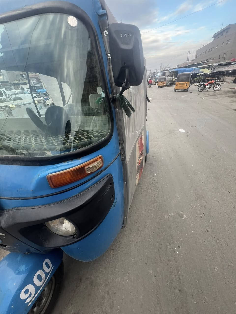 السلام عليكم تكتك موديل 21 تحويل ثاني يوم  رقم وسنويه رايدها ب7و700 مكاني مدينه الصدر رقم الاتصال ***********
