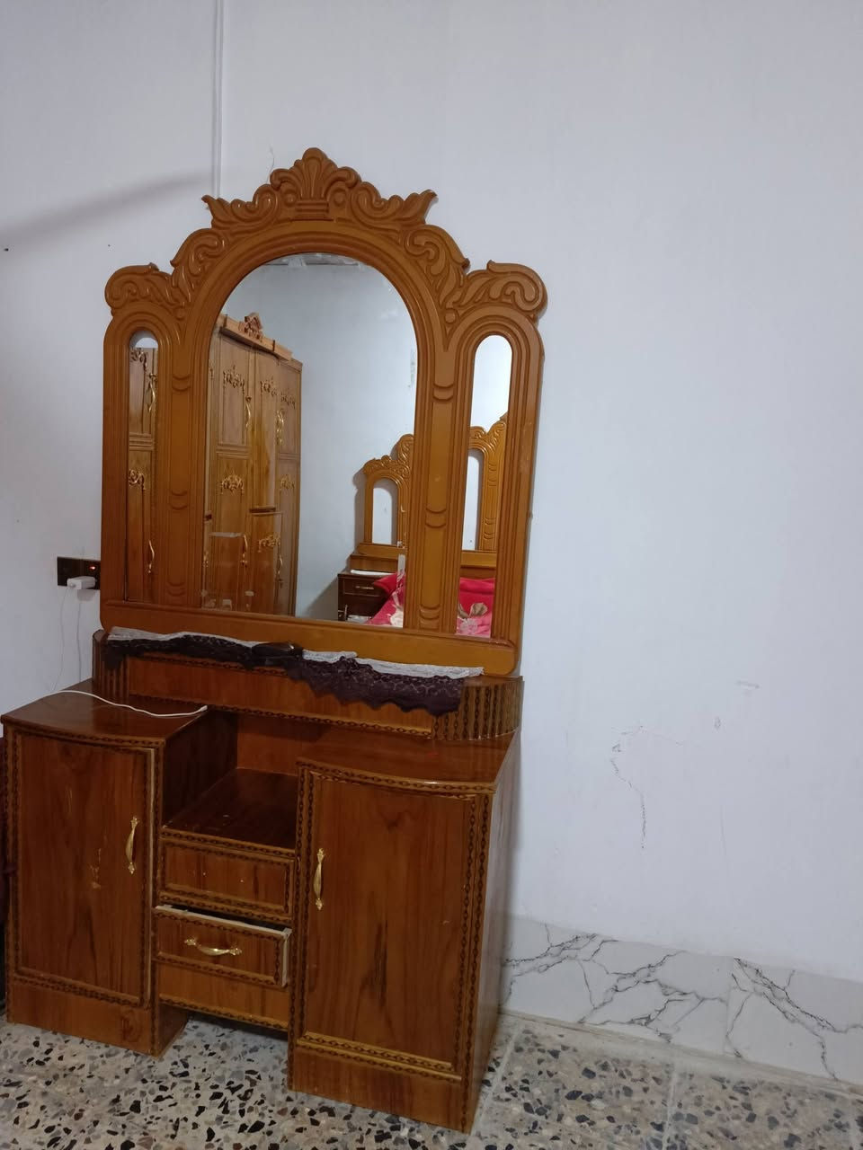 غرفة اخشاب عراقية صاج للبيع سعره 850 وبيها مجال رقم ***********
