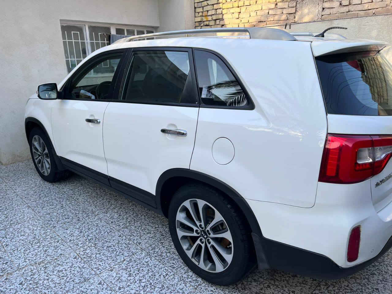 السلام عليكم 
سورنتو موديل 2015 خليجي  عدا بانوراما 

 سياره  كفاله عامه.
مواصفات السياره:
بصمة أبواب العدد 2 
كشنات كهرباء العدد 2
كشنات جلد 
كشنات اماميه تدفئه+تبريد 
حساس امامي+خلفي 
بردات خلفيه
3 قطع تبريد 
مكينة 6 سلندر 3500
لايت زنون+
سيارة جديدة وجاهزة من كل نواحي تخم تاير جديد سبير مانازل مكينة وكير وحداديه كفاله عامة رقم بغداد الدولي هزة جديدة شرط تحويل
مكان السيارة ((ميسان ))للاستفسار اكثر اتصل على***********‬‏  تحياتي
