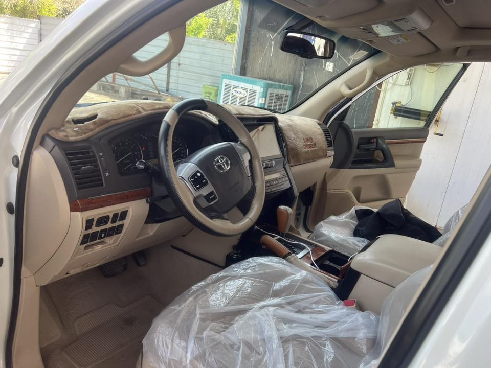 السلام عليكم الاندكروز14 بريم اصل السياره كفاله من الضربه والصبغ محرك كير شركه  تخم تاير جديد حداديه جديده رقم بغداد ب اسمي ثاني يوم احولك السعر 360 *********** واتس فقط
