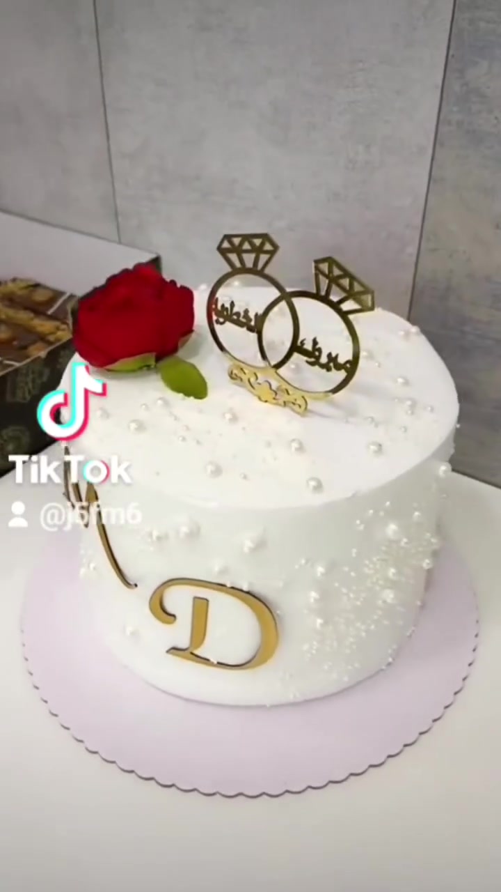 يوم العمر يستاهل أحلى كيك! 💍🎂
إذا عرسكم قريب وتدورون على كيك عرسان يليق بفرحتكم، إحنا نوفر لكم تصاميم راقية ومذاق يخلّي كل ضيف يتذكر المناسبة بكل خير. ✨
وما ننسى قطع الكيك الخاصة بالضيافة والتوزيعات، مرتبة بشكل أنيق وجاهزة حتى تضيف لمسة حلوة على حفلتكم. 🍰🤍
✔️ كيك عرسان بتصاميم متنوعة ✔️ قطع كيك فردية للضيوف ✔️ نكهات مختلفة تناسب جميع الأذواق ✔️ تنفيذ حسب الطلب
خلو فرحتكم أحلى وطاولة الحلويات أميز مع كيكنا المصنوع بحب واهتمام بكل التفاصيل. 💕🎂
📩 للحجز والاستفسار راسلونا على الخاص على الرقم التالي ***********📞 ، واحجزوا موعدكم من هسه.
فرحتكم علينا... والحلا من عدنا! ✨💍🍰
 #كيك_ومعجنات_المائدة
 #هشتاك #ريلز #ترند #كيك #حلويات

