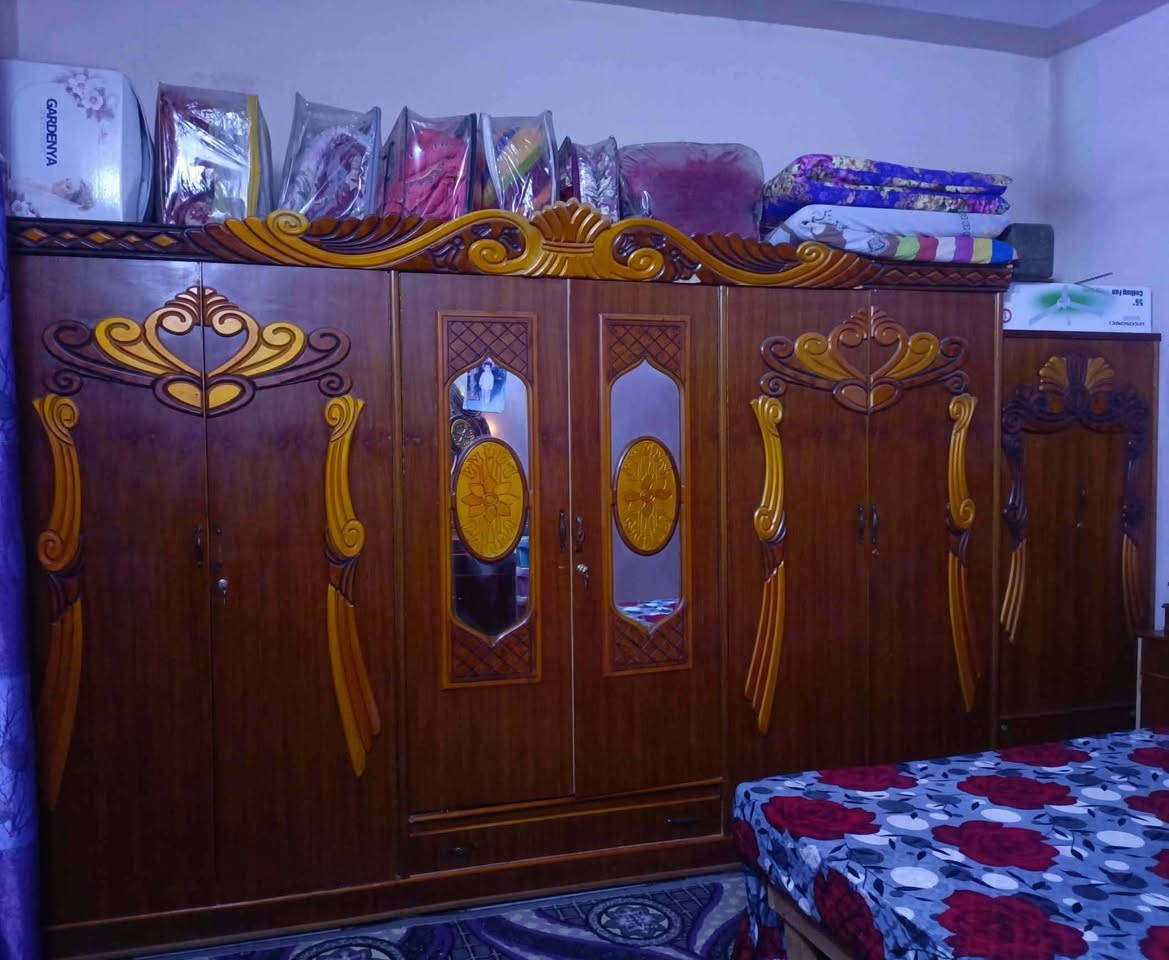 سلام عليكم  غرفه اخشاب عراقيه  6 بوب ***********
نقصها فقط يدات أبواب 

خشبها حلو ونضيف 

السعر 450 بيها مجال 

مكاني ديالى بعقوبه برغه .

ترهم بيع او مراوس
