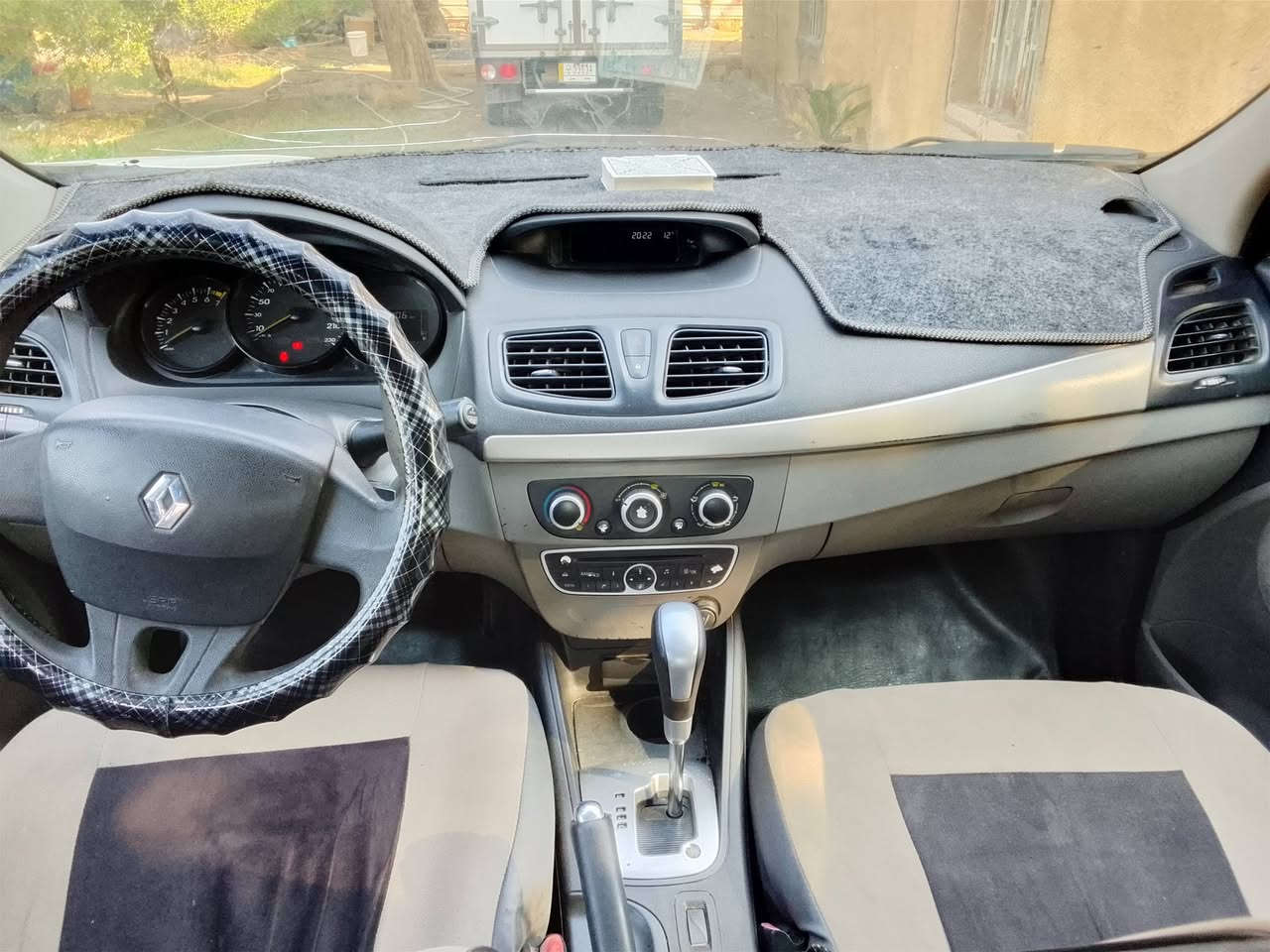 للبيع رينو فلونس 2013 
سيارة بأسمي جاهزة من كلشي
بيها فقط باب السايق مبدل بدون ضرر 
السعر 65
***********
