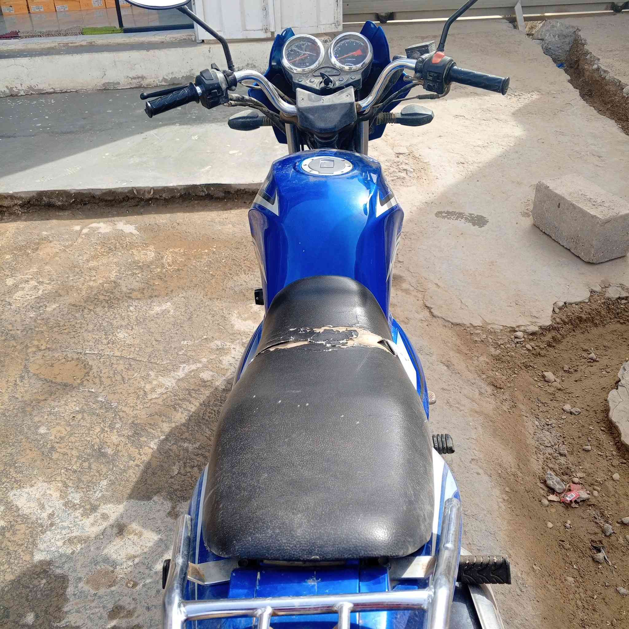 مكلف بل نشر
موطور سايم سوبر للبيع ناقصه بس كفرات الجوه التانكي وكفر مال مازده سعره 700 وبي مجال مكانه سجاريه 
رقم صاحب الموطور ***********
