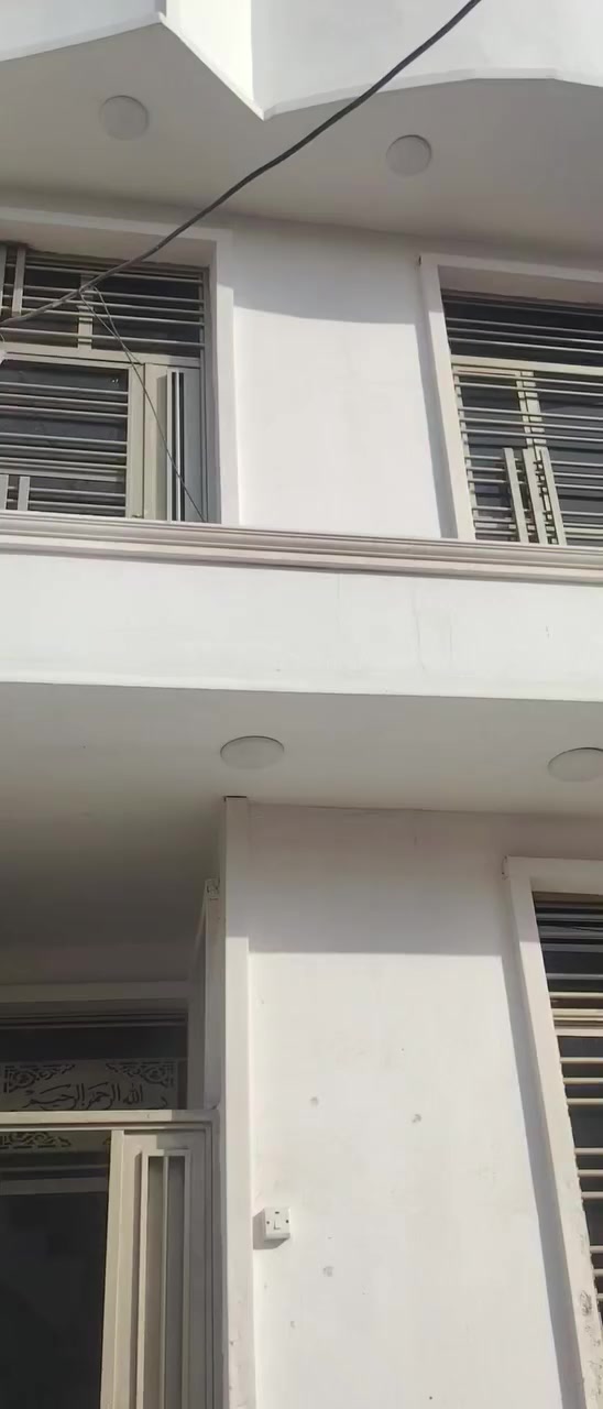 من رخصت صاحب الكروب بيت للبيع بلديات حي التراث الزراعي ضياء الحلفي مربع 50م طابقين ونص بناء جديد سعر 93مليون بي مجال *********** غرفتين نوم وصاله واستقبال وخدمات
