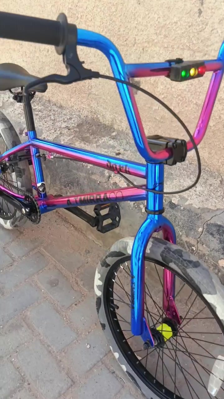 السلام عليكم بايسكل BMX ابو الحركات الاصلي صارله اسبوع من نازل من الحاويه  اشتريناه300الف ونريد انبيعه سعره
200🔒 الموقع بصره الاسمعي الجديد التواصل و الاستفسار على الخاص


**إذا كنت صاحب هذا الإعلان وتريد حذفه لأي سبب، رجاءا أرسل رسالة إلى الدعم الفني**