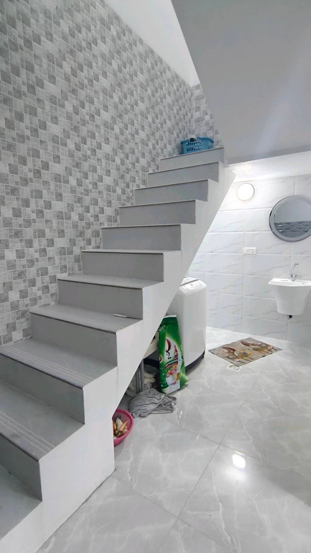 لدي بيت للبيع في يارمجة الشرقية الاول السعر 100000مليون  البيت يحتوي على حوش استقبال مطبخ وهول صحيات فوك وجوا مشتملات فوك وجوا عدد غرف النوم 3
كم عدد الغرف في البيت؟: 
3
ما هي مساحة البيت الإجمالية؟: 
 طابق ونص متر 100
أين يقع البيت بالتحديد؟: 
في يارمجة الشرقية الاول قرب مكتب العلي
هل السعر قابل للتفاوض؟: 
نعم 
هل هناك موقف للسيارات؟: 
لا  
رقم الهاتف ***********عبدالله بي واتساب 