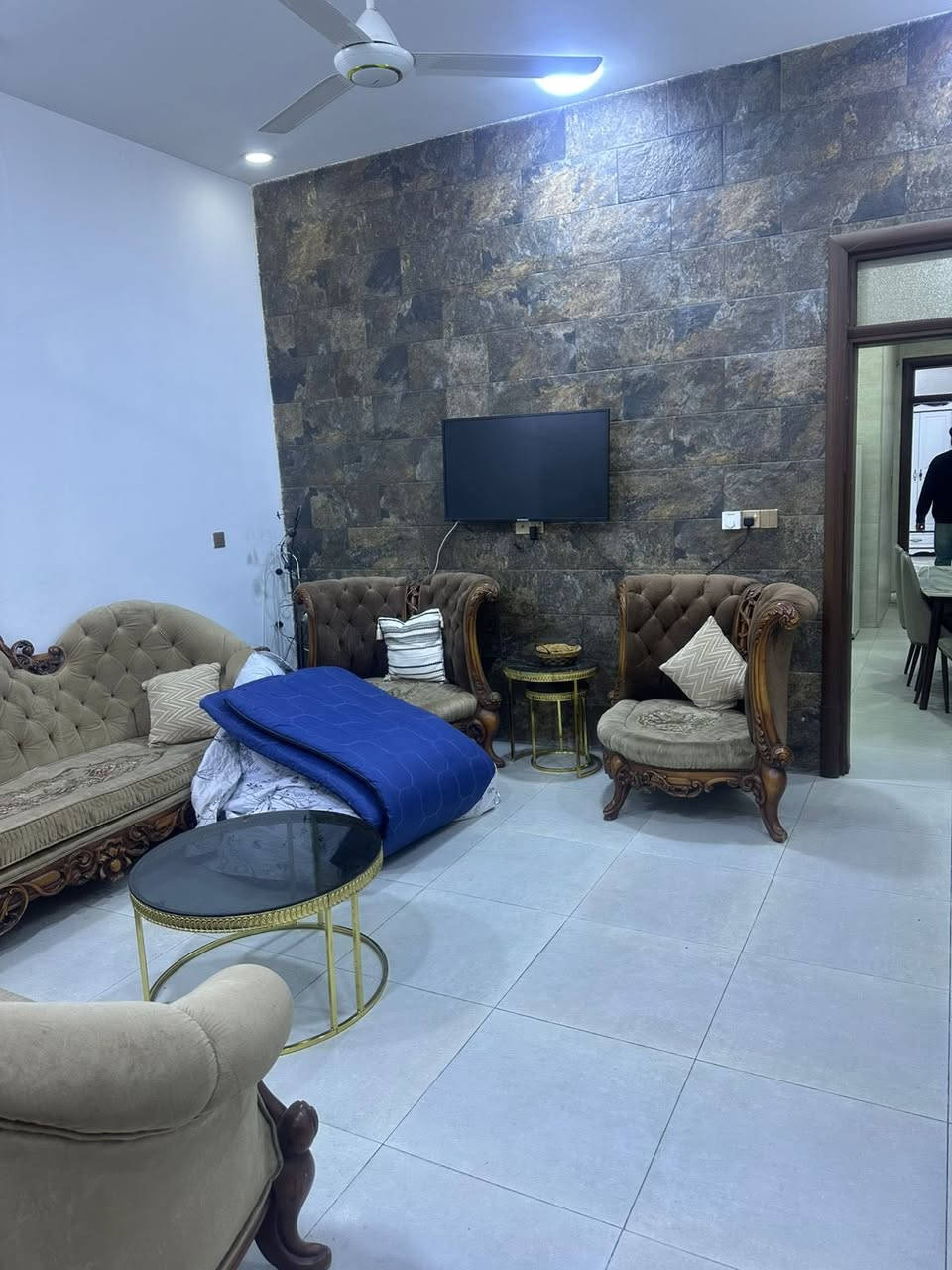 شقة أرضية للإيجار في المنصور – حي المهندسين
غرفة نوم + صالة + مطبخ + حمام
موقع هادئ ومناسب للسكن.

📞 ***********
