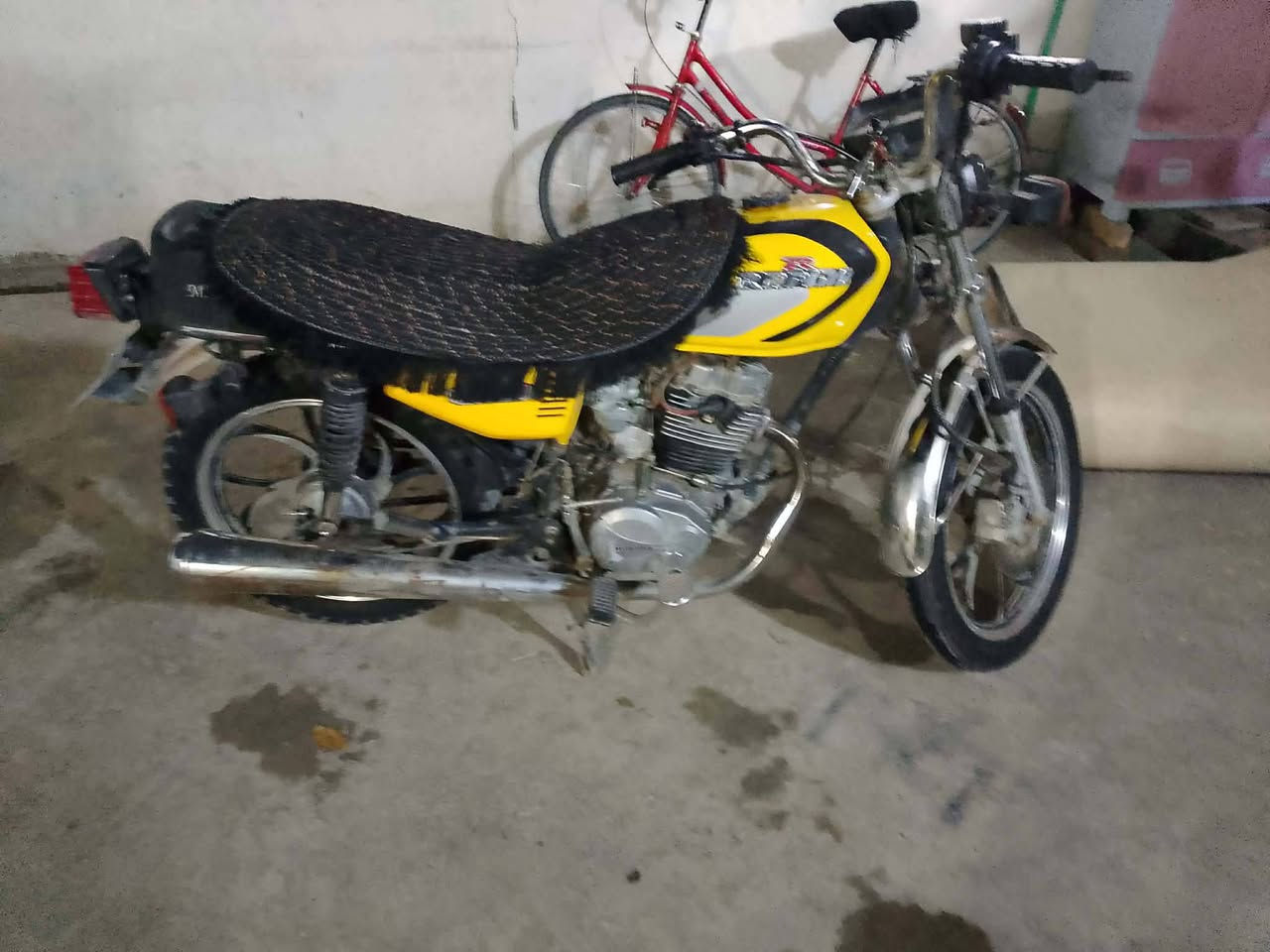 السلام عليكم ماطور للبيع مابي اي شي 200cc السعر 500بي مجال الشراي يجي خاص اتصال على الرقم ***********
