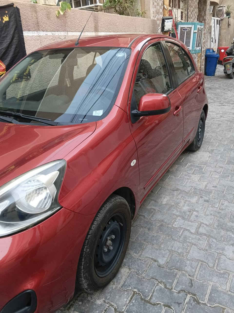 السلام عليكم سياره نيسان مكرا موديل 2020 مكينه 1600كير اوتوماتيك جيده جدآ صدر جديد وتبريد جيد السيارة بدون صبغ وتخم تاير السنوية بأسمي السعر93$ ماشيه 67 كم العنوان بغداد سبع ابكار ***********

