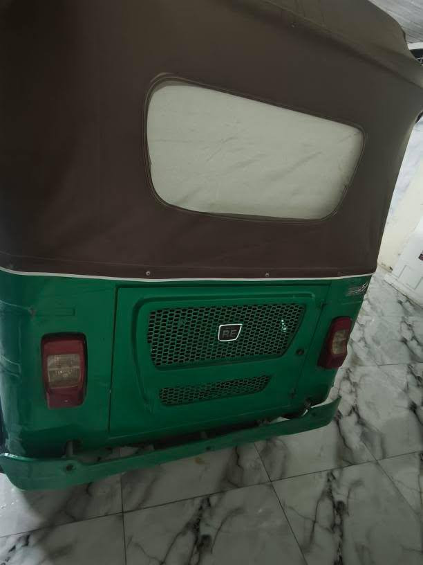 سلام عليكم تكتك للبيع موديل 2022شهر 4 الكشره بيه ضربه بلغد حار ومحرك مفتوح والباقي  وكيله تساهل بلعماره سعر 6800وبيه مجال العنوان العماره قلعه صالح ***********
