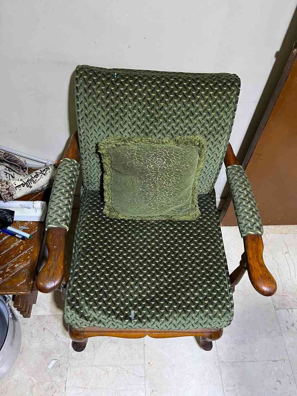 تخم قنفات متكون من قنفتين كبار واربع قنفات صغار ام نفر وكراسي 2  لون التخم اخضر غامق مدوشم جديد ومابي اي نقص السعر 375 وبي مجال بسيط مكانه بغداد الصليخ للاستفسار ***********

