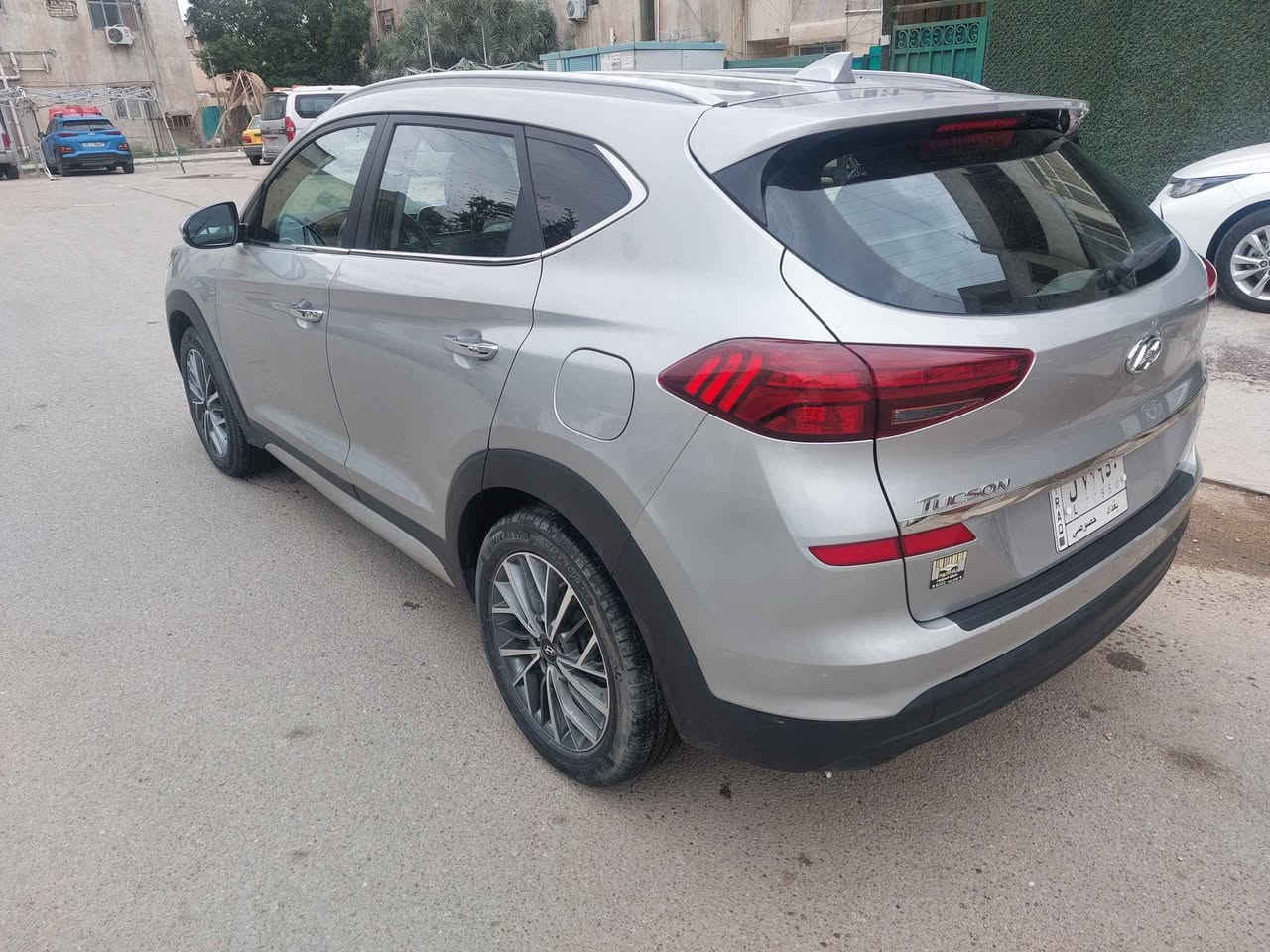 عندي توسان ٢٠٢٠ وارد أمريكي ماشية ٤٢ الف ميل محرك ٢٠٠٠ gdi رقم بغداد الإنكليزي الجديد بسمي هزة جديدة سيارة جديدة مشيها قليل اسبير منازل حادثها بنيد فقط كما موضح بصور الحادث وبيها تصليح برأس الشاصي اليمين ايرباك دركة وراجع سستم فول مواصفات ماعدا البانوراما/ بصمة/ كشنات جلد/ كراسي كهرباء/ جنطة كهرباء/ فور ويل/خمس عدسات/ هند بريك بصمة/ شاحن وايرليس/ تدفئة بالكشنات/ تدفئة بالستيرن/ رادار/ شاشة وكامرة/ تبريد بيانو وقطعتين/ لد نهاري/ تحكم استيرن وحكاية ٣ انضمة قيادة/ بصمات عدد٢/  اوتو هولد ومانع انزلاق/ السعر ١٦٥ ورقة بيها مجال ت (***********) بغداد, العراق
