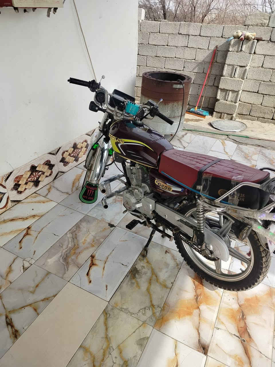 سلام عليكم  سيفان موديل21للبيع كاامل ومكفول وأي نقص مابيهه اوراق كامله الدراجه تاخذه ربع متصرف عليها خير من الله سعر 490وبيها مجال حك الجيه وبس اتصل ودلل ***********ويدلل الشراي
