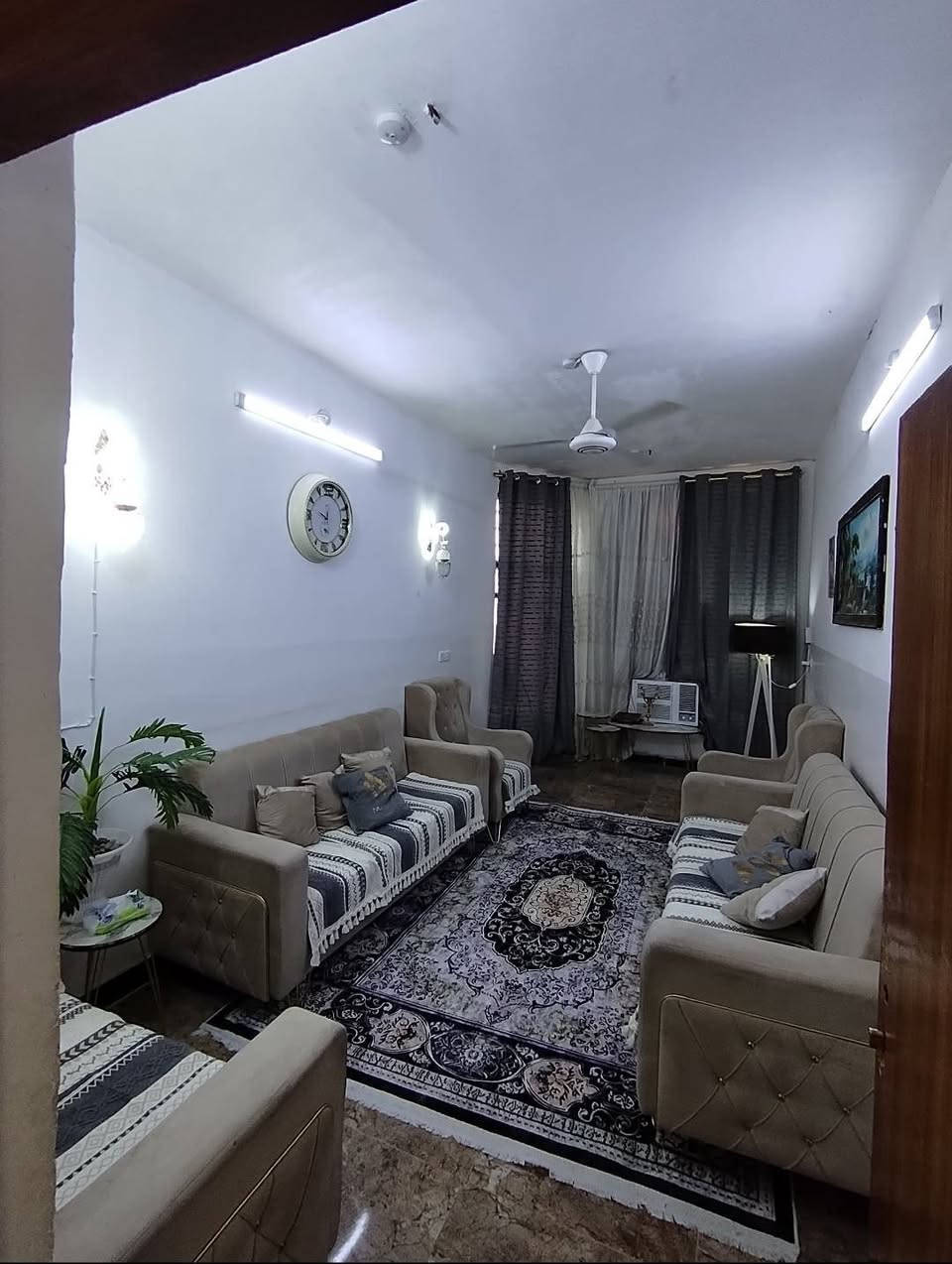 🛑السلام عليكم
🏠 بيت للبيع الطارميه زراعي سند 25 مشمول بلتطويب 

📐 120 متر

  • يحتوي على غرفه نوم+ صاله + حولي +مطبخ +طرمه +حمام داخلي وحمام خارجي + بيتونه وسطحين 

  • البيت بناء جديد سنه 2021 

📍 زراعي حجي سماعيل قرب قاعه الرياضه القوي الامين 

للتواصل
*********** يوجد واتساب ايضاً

