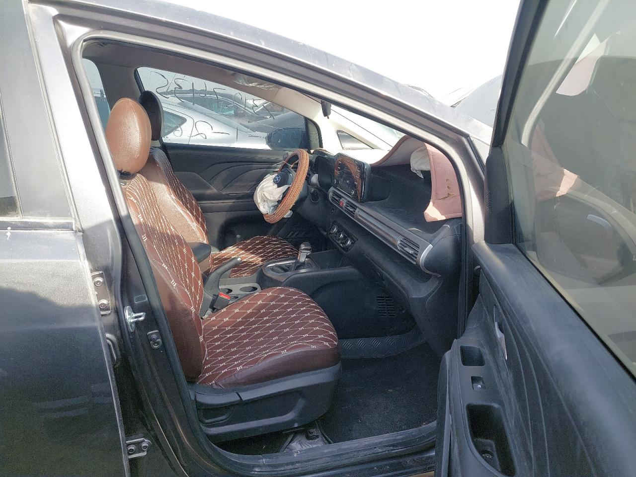 📣 عرض بيع: هيونداي ستارجيزر 2024 (حادث)
التفاصيل الأساسية:

🚗 النوع: هيونداي ستارجيزر (Hyundai Stargazer).

📅 سنة الصنع: 06 / 2024 (شبه جديدة).

📍 المواصفات: خليجية (مطابقة لمعايير دول الخليج).

🛣️ المسافة المقطوعة: 45,388 كم فقط.

⚙️ المحرك: 1.5 لتر، 4 سلندر (Smartstream).

🌏 بلد المنشأ: إندونيسيا.

حالة السيارة:

السيارة تعرضت لحادث أمامي أدى لخروج الإيرباقات (السائق والراكب).

الماكينة والجير والمكونات الميكانيكية الخلفية في حالة جيدة (تحتاج فحص).

التصميم الداخلي مميز بفرش جلد بني (كويلتد) مضاف حديثاً.

مثالية جداً لمن يبحث عن قطع غيار أصلية لموديل 2024 أو لإعادة التأهيل.


**إذا كنت صاحب هذا الإعلان وتريد حذفه لأي سبب، رجاءا أرسل رسالة إلى الدعم الفني**