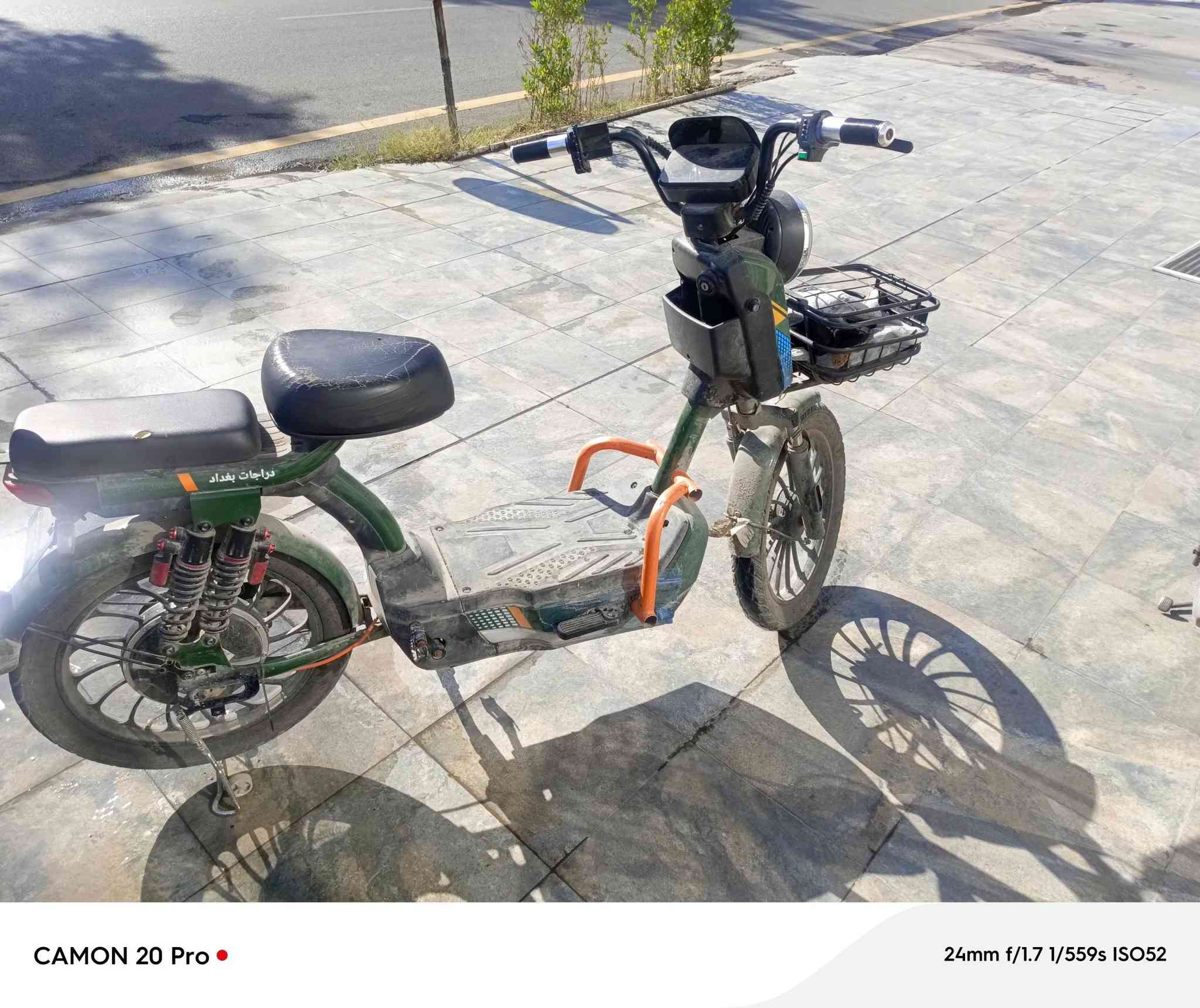 سلام عليكم دراجه شحن كلشي شغال بس نمره مال سرعه يضل ثابت عله 2 دراجه راد بس تنظيف ترجع جديده سعر 350
منصور ***********
