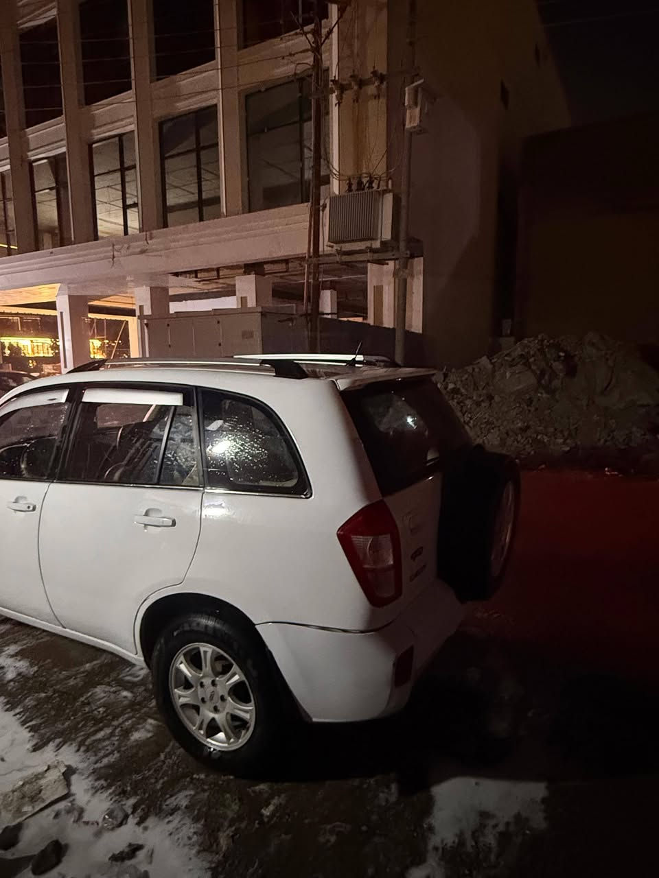 شيري تيكو 2014
بيهه ضربه بلباب الوره وبارد بلجنطه كير محرك كفاله 
مواصفات 
مثبت سرعه 
حساسات خلفيه 
رقم بصره مشروع وطني  السعر 70 وبيها مجال 
مكاني البصره ***********
