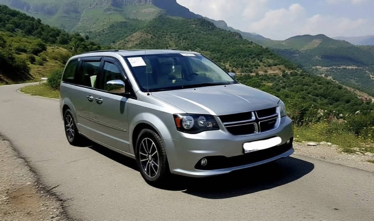 السلام عليكم..للبيع فقط واعتذر عن المراوس
.دوج كرفان  امريكي SXT لون رصاصي صدر الحمام موديل ٢٠١٥  رقم بغداد الانكليزي خصوصي
محرك وكير خير من الله 
تخم تاير جيد
تخم ويل كب حديث ١٧
منظومة غاز ٨٠ لتر 
ابواب كهرباء 
بجم جي تي 
السيارة جاهزة ونظيفة
حادث خلفي جاملغ وجنطة 
سيارة مسويلها ادامة كاملة 
السعر ١٦٠ ور قة 
***********
