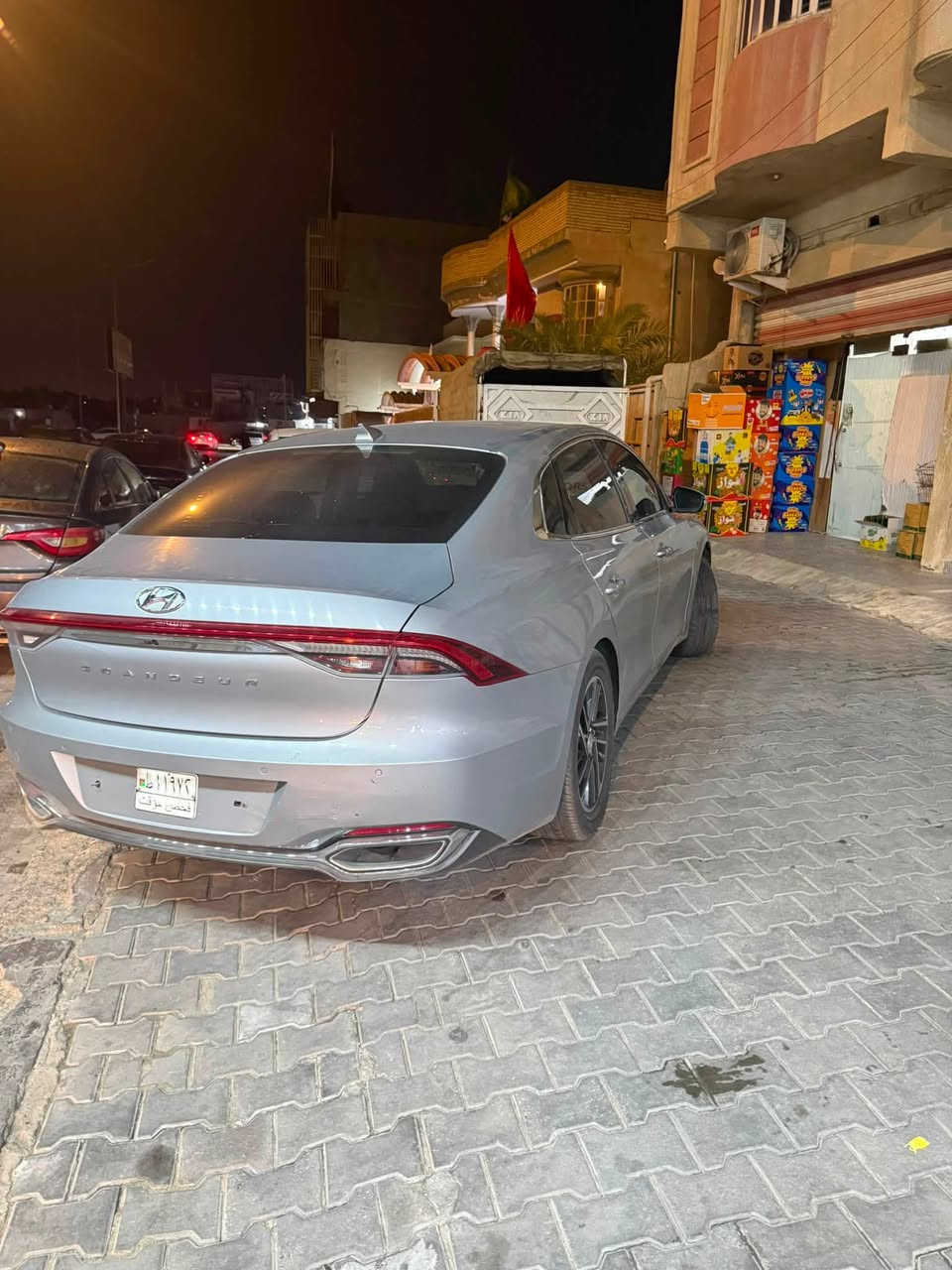 السلام عليكم ازيرا2023بيه 3 صبغ شغل كوريه حداده جديده  تخم تاير جديد فول مواصفات مكينه 6سلندر (3500)
ماشيه 80 الف رقم تلفون ***********
