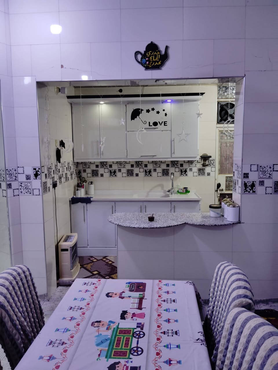 دارللبيـــــع  بناء حديث  الهاشمية .حي الامير 95 .قرب المدرسة
المساحــــــة  200م طابو صرف
الــوآجـــهــة 10م
النــــــــــــزال 20 م
 غرفتين نوم وصاله وكليدور ومطبخ ومجمع صحيات داخلي وخارجي وكراج سيارة
ملاحظة.العقار مطلوب قرض. ويوجد برج اجار شهري
للاستفسار***********
