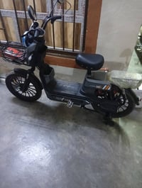 باسكل شحن اللبيع نضيف مستعمل اقل من شهرين خمس بطاريات 07738893404