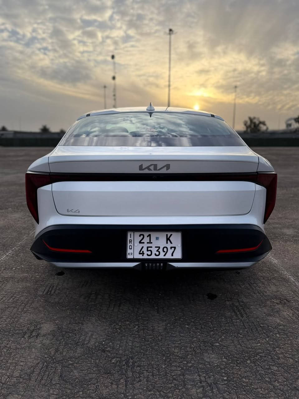 السلام عليكم للبيع KIA K4 
الموديل 2025 وارد كندي 
مواصفات LX 
بصمة و تشغلين عن بعد 
رادار و تحديد مسار و سياقة ذاتيه 
مقاعد امامية تدفئة 
ماشيه ألفين 
السيارة حادثها فقط جاملغ خلفي 
بدون دواخل بدون ايرباك 
صور حادثها ضمن الصور 
رقم سليمانية و باسمي 
مكان السيارة بغداد 
السعر 183 وبيها مجال 
للاستفسار اتصال او واتساب 
***********
