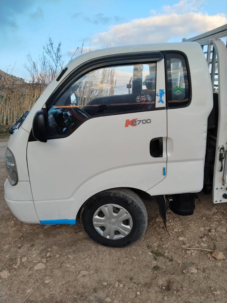 کیای 2011مەکینە 2700هه یکەلێکی زۆرجوانی هه یە پەڵەیەک بۆیاخی هه یە و پەڵەیەک ساردیشی هه یە مەکینەوگێڕوعەکسل وشانسی وشاحودی بەشەرت سەنەوی 15ڕۆژەبەسەرچووە کوشن وگاعی تازەیە تەبریدی سەلاجەی تایەکانی تازەن ..ژ.م..
*********** السليمانية, العراق
