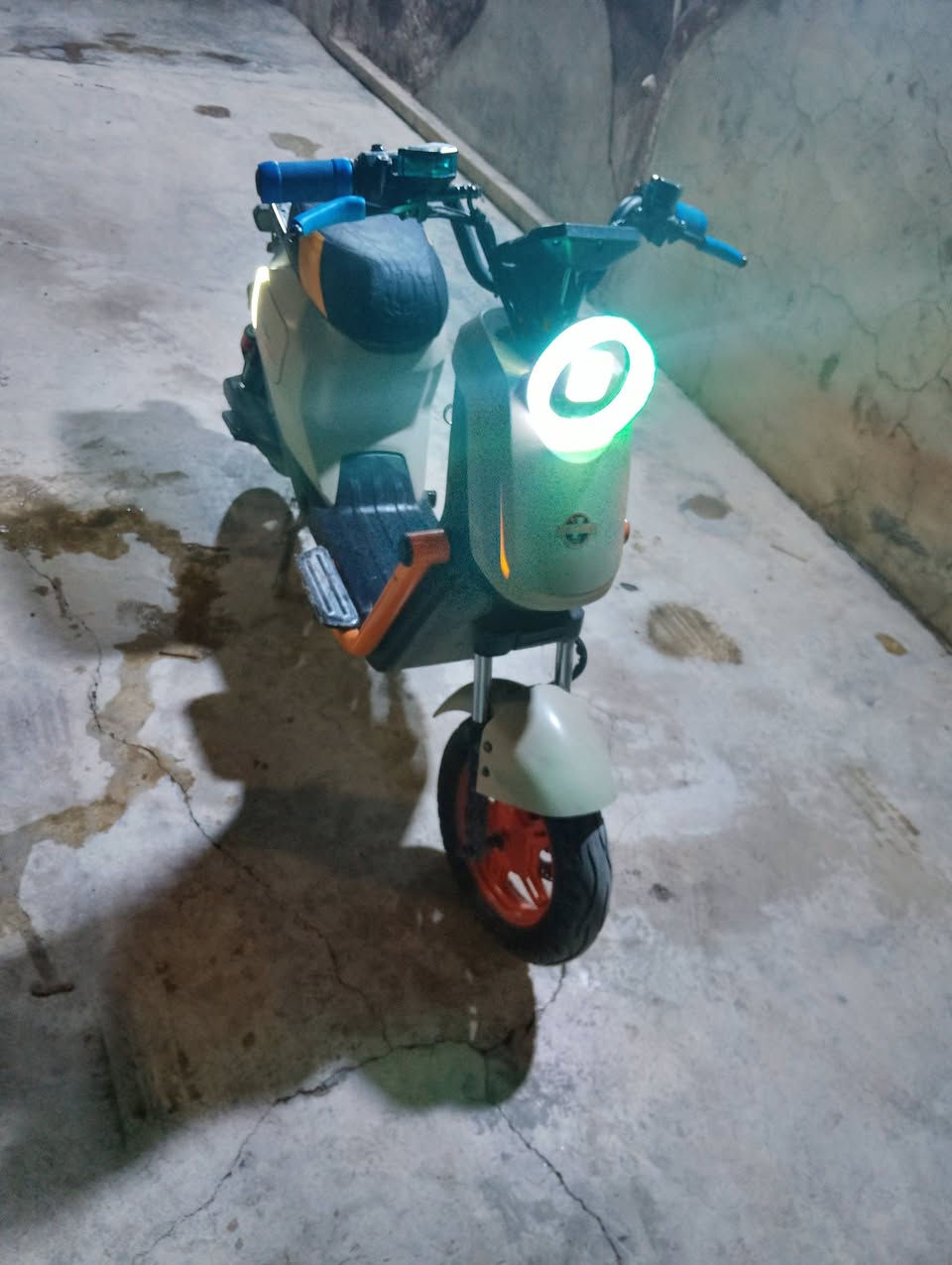 بايسكل شحن لبيع

سعر350بي مجال 

نوعية 918

4بطاريات دبل 

موديل 25 

أربع نمر سرعته 99 

عند نضام بك 

بلوتوث شغال 

لايت كدام شغال 

نشرات شغال 

أي عيب مابي 

مكان كركوك 

رقم ***********
