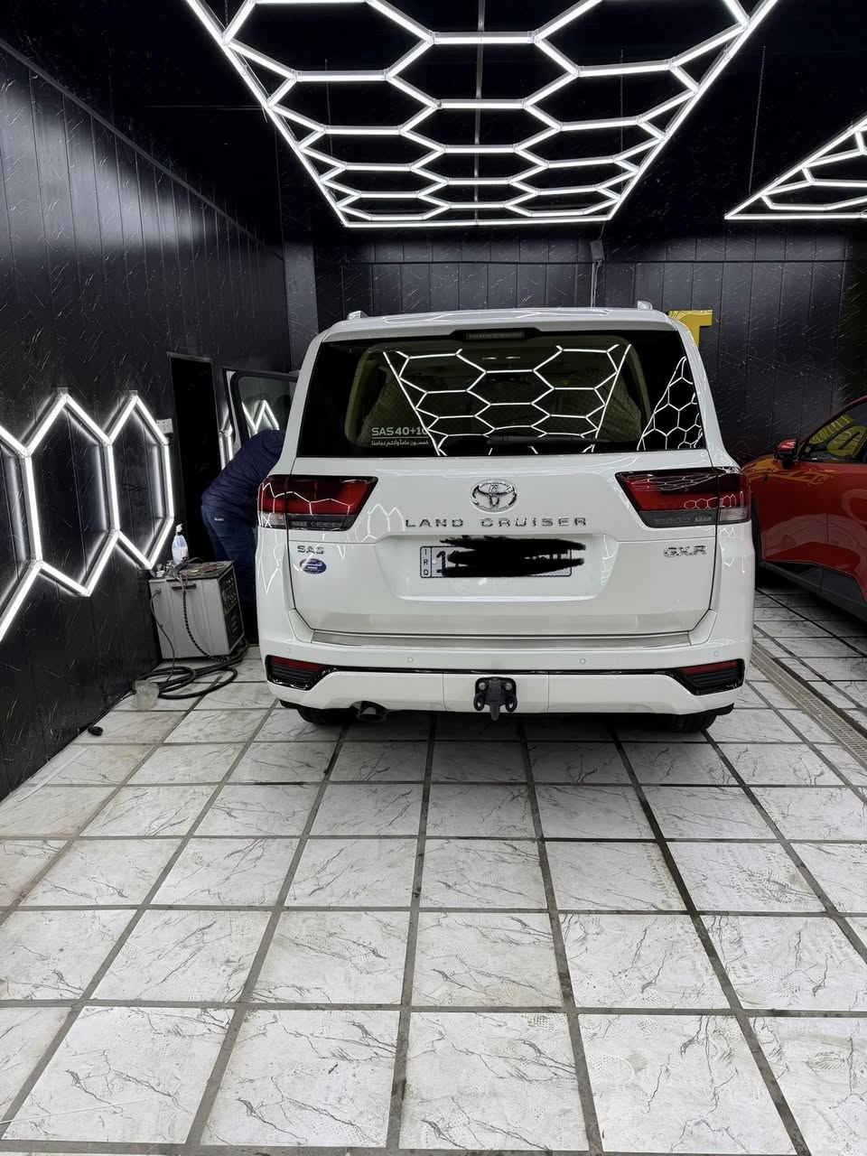 السلام عليكم لاندكروز 2024 gxr شركه ساز اصل ثلاث شاشات وتطبيق ضمان وصيانه مجانيه تكمه وسنويه 2024 شهر العاشر فول فتحه سقف كشنات كهرباء تبريد كشن برده خلفيه مكفوله كفاله عامه من كلشي شبه زيرو ماشيه 12 الف كيلو تبدليتين دهن بالشركه رقم بغداد مميز مكرر والسعر 70800$ وبيها مجال بسيط للشراي للاتصال ***********
