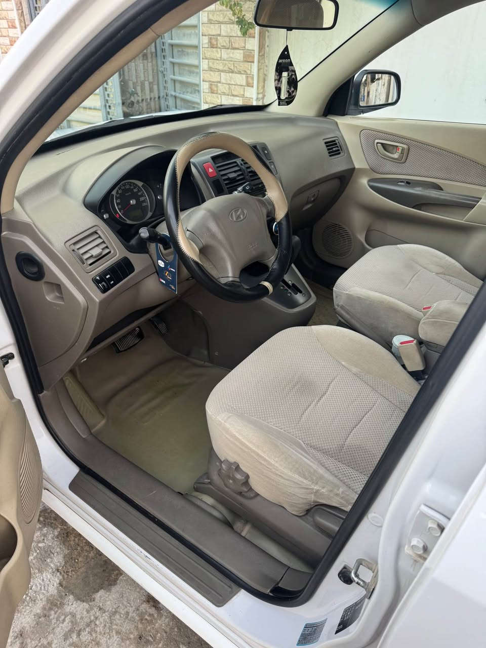 السلام عليكم توسان موديل 2009 رقم بابل السياره فول موصفات فور ويل مكفوله من الصبغ والضربه والتبديل كير مكينه حداديه خير من الله تخم تاير مكينه 2700 ب119 او بيه مجال بسيط *********** مكان السياره حله حلة, بابل
