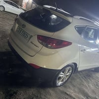 توسان 2011 مكينه 2000 خليجي فول عدا البصمه  بيها تبديل جاملغ وباب السا...