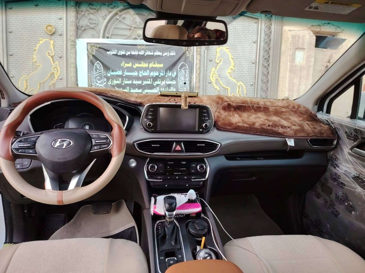 السلام عليكم
سورنتوا 2019 وارد امريكي شكل ال2020 فول مواصفات عدا البانوراما 
مكفولة من الصبغ والفتح والتبديل 
اربع سلندر مكينه 2500 مكفولة وكير مكفول
بصمة تشغيل بصمة ابواب 
7 راكب 
3 قطع تبريد 
كامرات خلفيه رادارت جانبيه
حساس امامي خلفي 
شاشة جبيره كاربلاي 
فول تحكم ستيرن 
3 انظمة قيادة 
سايد بريك بصمة 
جنطة كهرباء 
كشنات جلد وكهرباء السايق والبصفة 
لايت زنون 6 عدسات لد امامي خلفي 
ويل كروم 
رقم بغداد الانكليزي الجديد تحويل ثاني يوم 
مكاني البصره
***********
السعر 180$ بيه مجال

