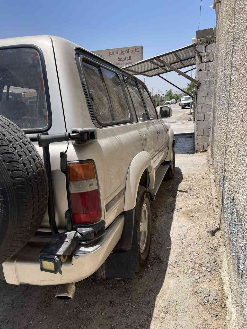 ‏السلام عليكم لاندكروزر للبيع الموديل 94 العنوان بغداد مدينة الصدر السعر 50(((***********
