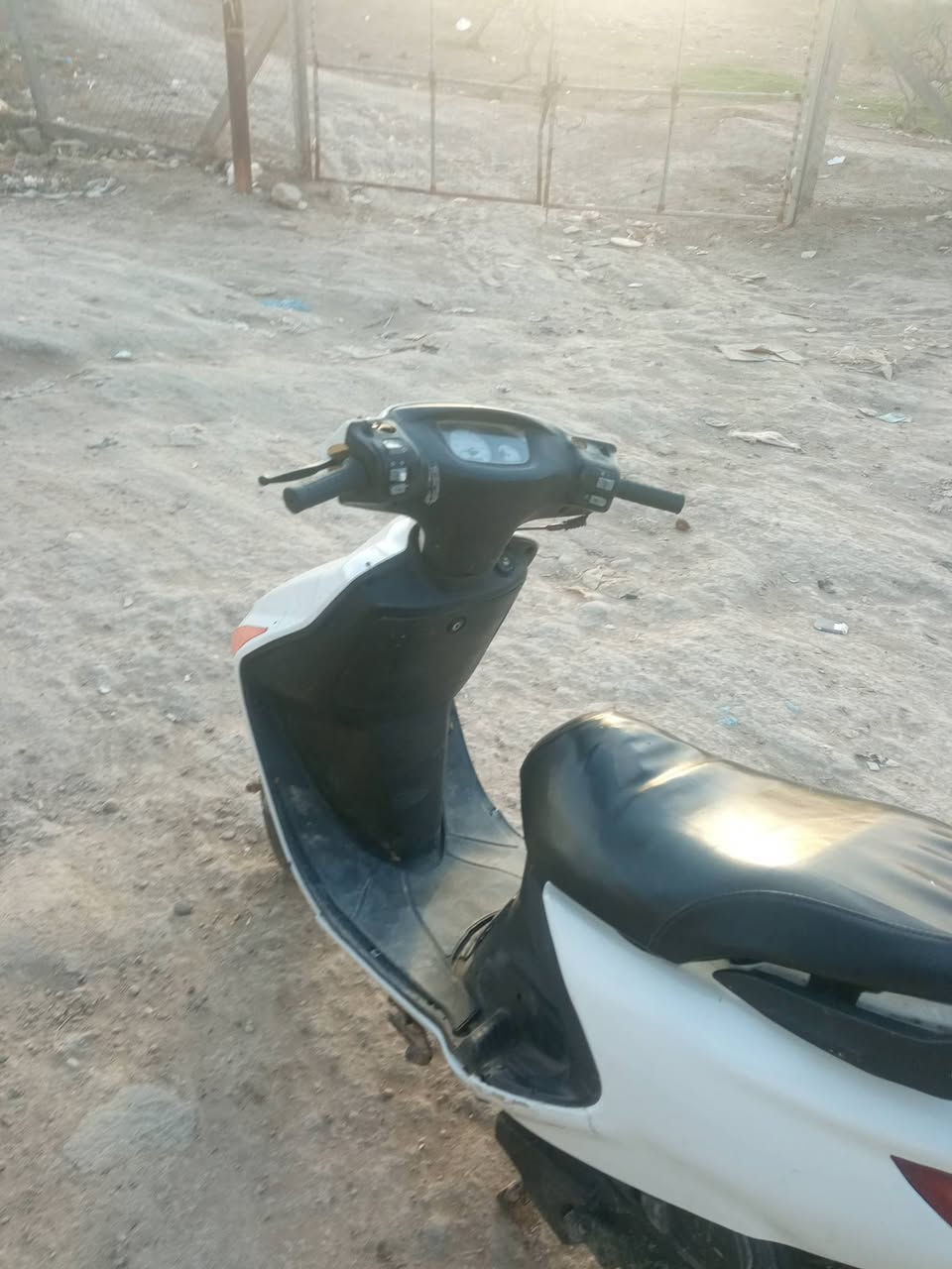 السلام عليكم دراجه فراشه كريستال للبيع جاهزه ونظيفه المكان حله شارع 80 قرب الساده ابو خطاب ما ناقصها كل شيء السعر 350 وبيها مجال بسيط ***********
