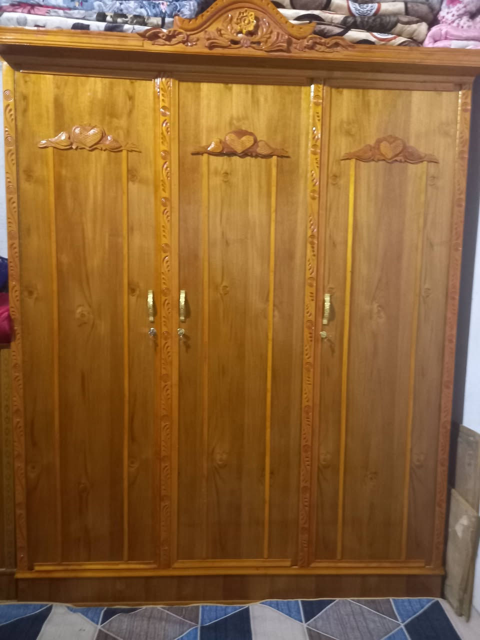 كنتورجدا  جديد استعمال قليل مابي اي ضرر ٢٥٠
البوفية جديدة مابيه اي ضرر ٧٠
عنوان النجف شارع حنون 
موجود واتساب ***********
