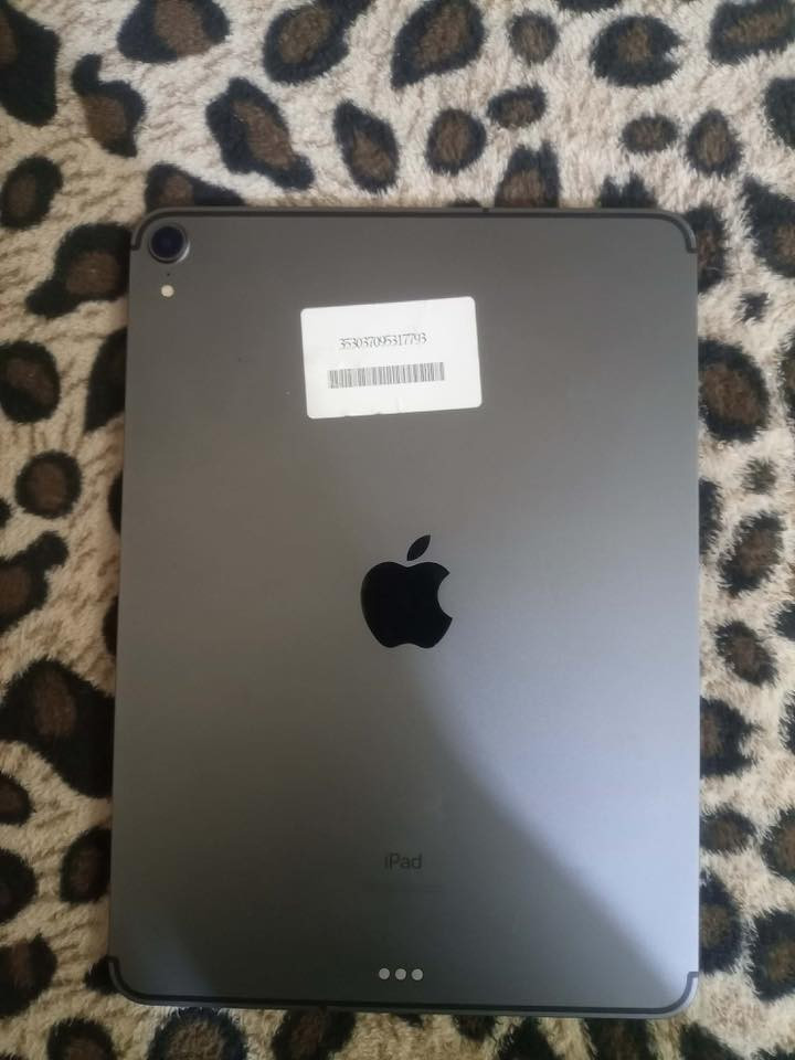 السلام عليكم ايباد للبيع نوع (١١برو )حجم الشاشه١١ نضيف كلش بطاريه ٩٠ (١٢٠فريم)
ضمان ٣ايام السعر ٥٥٠ إو بي مجال قليل سبب البيع ما  عرفله 
اتصل.***********
