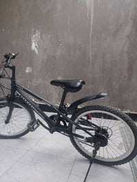 بايسكل اگسل ياباني اسود فحم حاوية استعمال اقل من شهر للبيع السعر 80 وب...