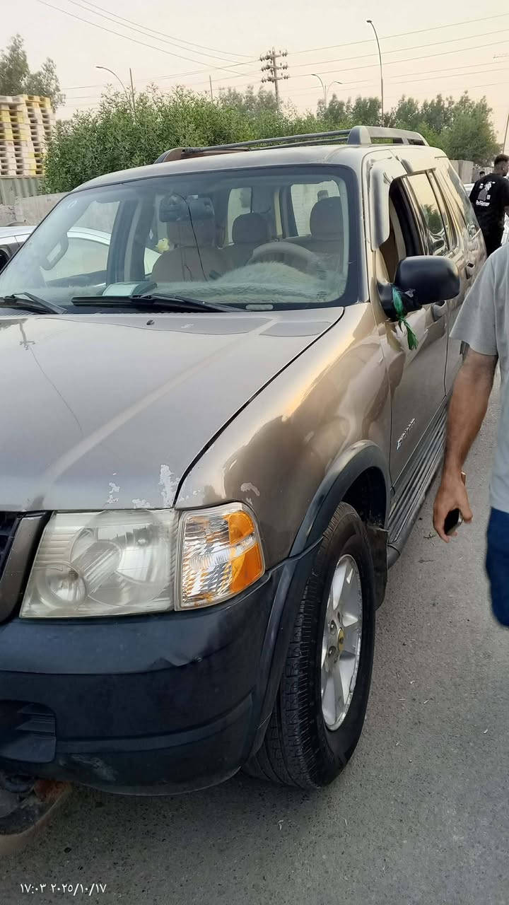 السلام عليكم فورد اكسبلورر للبيع موديل 2004 سيارة جديدة مكينة محور لكزز V8 ومحورة غاز يعني آنسة الصرف حدادية امامي خلفي جدد اكسل جديد تبريد ثلج 3 قطع راديتر  جديد سنوية لل29 مشروع وطني تحويل ثاني يوم رقم بصرة انكليزي سستم صوت كير تعليك سيارة ما ناقصهة شي سعر 78 وبيهة مجال للطيبين للاستفسار الاتصال على الرقم ***********

