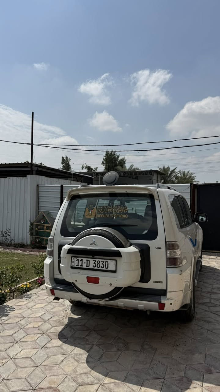 حبتور 2010 شاشات لكزس كامره دوارة ورقم مميز  داخل جلد السيارة كلين للاستفسار *********** عنوان بغداد الدورة
