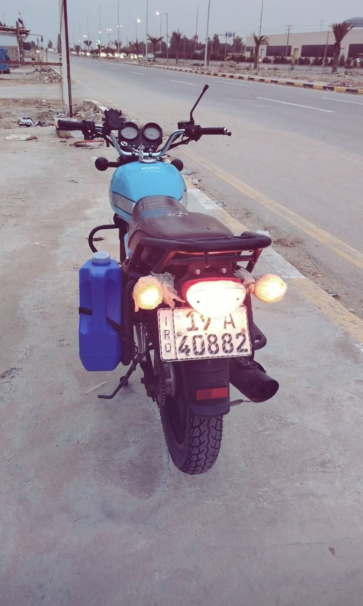 دراجه دايون كلاسك  200cc
رقم وسنويه  بأسمي  موديل2023 دراجه نضيفه 
خير من دراجه مامتعوبه  ترايك وين ماتريد  إني اشتغل حارس موجود بكل وقت *********** موجود واتس إب وخط
السعر 2و350 موقع طريق نجف كربلاء قرب جامعة العميد
