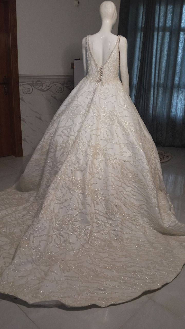 للبيع بدلة زفاف من تصميم المصمم احمد البديري 
اشتريتها ب٥٥٠
ابيعها ب٣٠٠
للطلب المراسلة خاص


**إذا كنت صاحب هذا الإعلان وتريد حذفه لأي سبب، رجاءا أرسل رسالة إلى الدعم الفني**